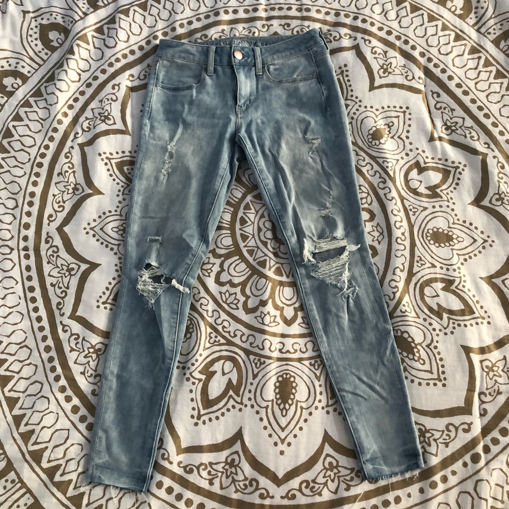 AE LIGHT WASH RIPPED JEANS - Picture 4 of 8